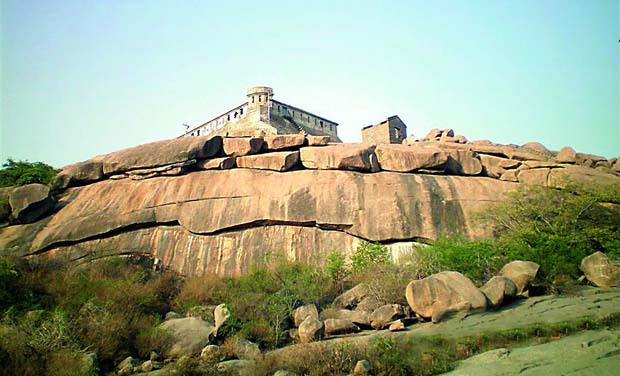 Heritage spot: The centuries-old water tank sits atop the Gun Rock Hill, an ideal bouldering destination (Photo: DC) Heritage spot: The centuries-old water tank sits atop the Gun Rock Hill, an ideal bouldering destination (Photo: DC)